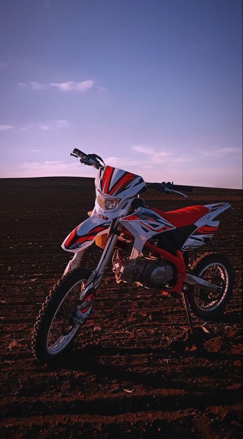 Dirtbike Astetic, Cross Bike Motocross, Dirt Bikes Aesthetic, Dirtbike Aesthetic, Womens Dirt Bike Gear, Dirt Bike Gear, Motocross Love, Cool Dirt Bikes, Motorcross Bike