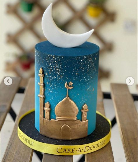 Umra Mubarak Cakes, Ramadhan Cakes, Around The World Cake Ideas, Instagram Cake Design, Umrah Mubarak Cake Ideas, Eid Mubarak Cake Design, Islamic Cake Ideas, Eid Mubarak Cake Ideas, Ramadan Cake Ideas