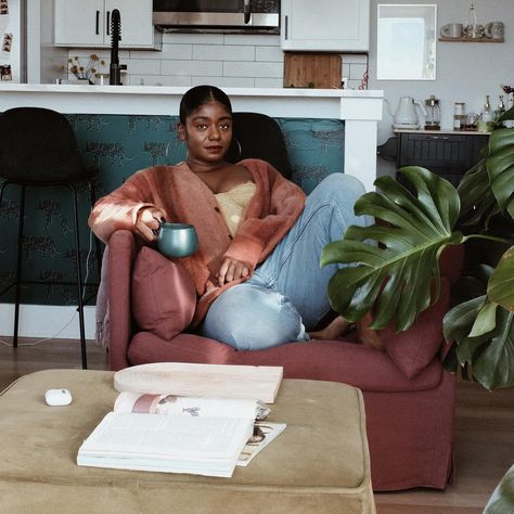 just a photographer in her favorite chair — hi. House Photoshoot Ideas, Style Photoshoot Ideas, House Photoshoot, Photographer Content, Daily Outfit Inspiration, Feminine Women, African Queen, Instagram Inspo, Fashion Photoshoot