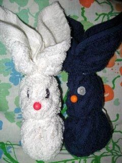 Wash Cloth Bunnies or Boo Boo Bunnies, as they are often called, are perfect for so many occasions. This easy craft made using a wash cloth... Bunny Washcloth, Washcloth Bunny, Wash Cloth Animals, Boo Boo Bunny, Washcloth Animals, Cloth Animals, Fancy Towels, Easter Projects, Patchwork Quilt Patterns