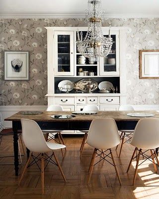 farmhouse meets mid century modern & glam? Painted Dining Room Table, Eiffel Chair, Cottage Dining Rooms, Eclectic Dining Room, Eclectic Dining, Eames Chairs, Table Modern, The Dining Room, Dining Room Inspiration