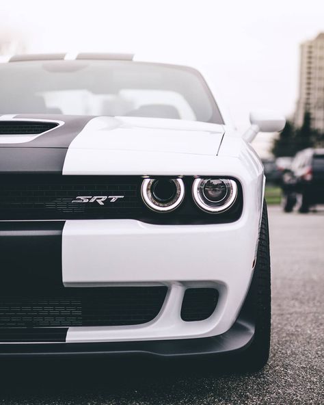 C O N T E N D E R Nope, that 2nd "headlight" is actually an intake for the supercharger😂 White Dodge Challenger, Dodge Demon Challenger, Pink Camaro, Dodge Srt Demon, Cars To Draw, Challenger Demon, Horse Mustang, Dodge Challenger Srt Demon, Hellcat Srt