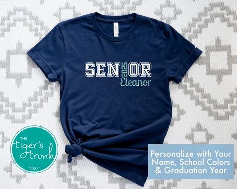 TheTigersTrunk - Etsy Meaningful Graduation Gifts, Senior Shirts, Class Of 2025, Graduation Shirt, Crafts For Seniors, Senior Graduation, Back To School Gift, Graduation Shirts, Graduation Gifts For Her