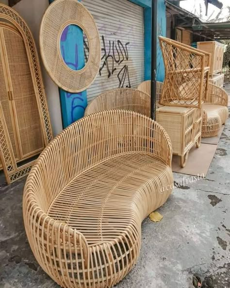 Bamboo Sofa Living Rooms, Boho Sofas, Decoration Living Room Ideas, Wallpaper Bedroom Aesthetic, Remodel Interior Design, Bamboo Furniture Design, Sofa Lounger, Interior Design Spaces, Bali Furniture