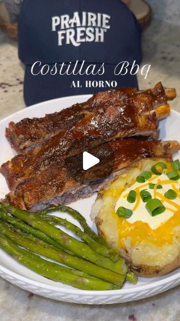 Ale Regalado 💖 on Instagram: "🧡Costillas BBQ Al Horno a mi manera 😋 Tienes que hacerlas! Receta ⤵️. 
Secar costillas y remover el piel que lleva detras de las costillas

Sazonar las costillas con:
Mostaza
Sal
Pimienta
Ajo en polvo
Paprika
(Chile cayenne en polvo si te gusta picoso)
Cubrir con aluminio y hornear a 300 grados x 3 horas
#costillas #costillasbbq #bbqribs
#costillasalhorno #ovenbakedribs
#costillasdecerdo" Costillas Bbq, Dollar Store Diy Projects, Dollar Store Diy, Diy Projects, Salad, Drinks, On Instagram