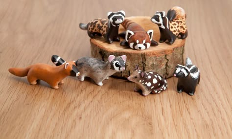 A bunch of polymer clay animal totems by lifedancecreations Tiny Fimo Animals, Clay Woodland Creatures, Polymer Clay Animals Realistic, Polymer Animals, Homemade Fondant, Diy Polymer Clay, Animals Design, Air Clay, Polymer Clay Sculptures