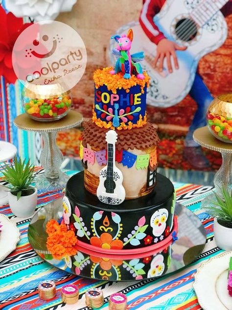 Coco Birthday Party Ideas, Coco Themed Birthday Party, Coco Birthday Party, Coco Cake, Coco Birthday, Coco Party, Coco Disney, Disney Coco, Fiesta Cake