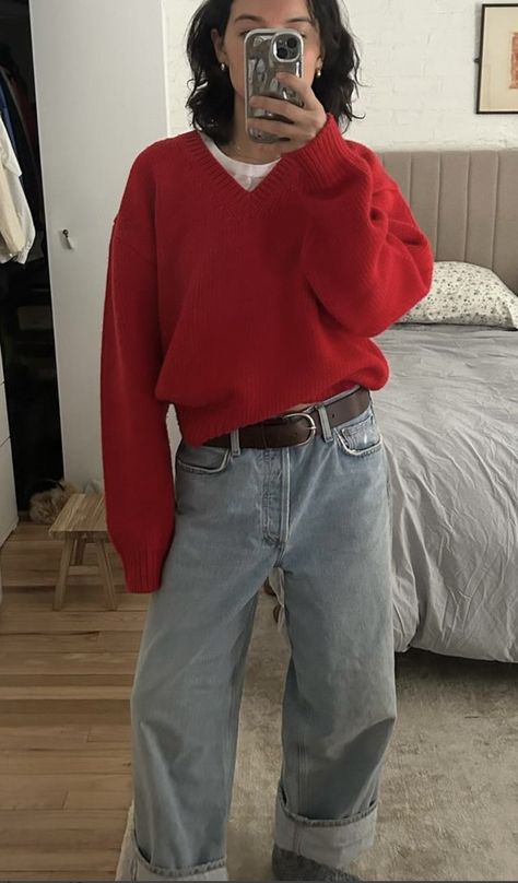 Bright Spring Winter Outfits, Red Sweater And Jeans Outfit, Bright Autumn Outfits, Red Cashmere Sweater Outfit, Red Jumper Outfit, Red Sweater Outfit, Sweater Looks, Pullover Outfit, Sweater Outfit