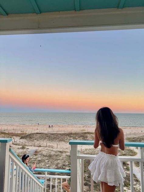 Myrtle Beach Photoshoot, Hotel Pics Ideas, Beach House Pictures Ideas, Beach House Photoshoot, Hotel Picture Ideas Instagram, Beach Flicks, Cabo Pictures, Love Shack Fancy Aesthetic, Golden Hour Pics