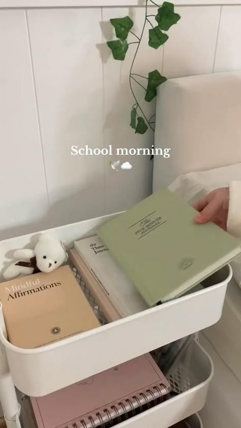 Get ready for school, self care morning, morning routine, getting ready for thr day. Video tiktok: @pinkcoconutt My School Routine, Morning Routine Aesthetic For School, Aesthetic Morning School Routine, Getting Ready Routine, My Morning Routine For School, Vanilla School Aesthetic, School Mornings Routines, Early School Morning Routine, Routine For School Students