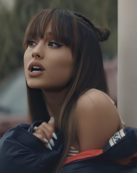 Ariana Grande Curly Hair, Ariana Grande Everyday, Ariana Grande Hair Color, Ariana Grande Bangs, Ariana Grande 2016, Ariana Grande Hair, Ariana Grande Album, Ariana Grande Music Videos, Ariana Grande Dangerous Woman