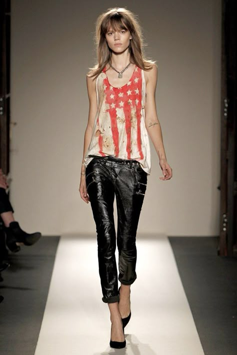 Balmain Spring 2011 Ready-to-Wear Fashion Show - Freja Beha Erichsen Christophe Decarnin, 00s Mode, Freja Beha, Freja Beha Erichsen, Black Leather Pants, Indie Sleaze, Rocker Chic, Rock Chic, Ann Demeulemeester