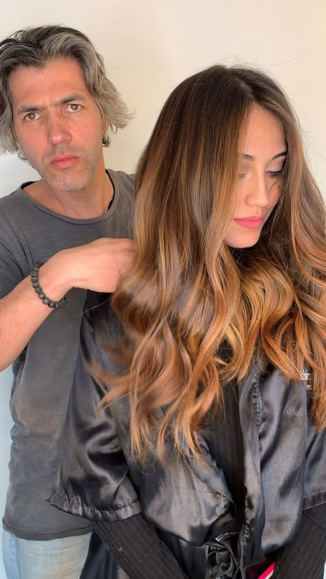 Dark Golden Brown Hair With Highlights, Hair Color For 2023 Spring, Caramel Cinnamon Hair Color, Current Hair Trends 2023 Long Hair, Cinnamon Hair With Highlights, Brown To Auburn Balayage, Brunette Balayage Hair Caramel, Honey Balayage On Brown Hair, Brunette Copper Balayage