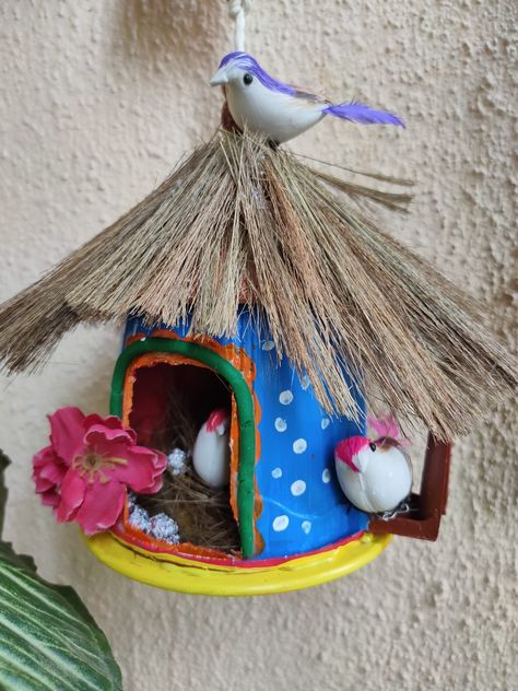 Bird House From Plastic Bottle, Diy Balcony Ideas, Balcony Decoration Ideas, Diy Balcony, Beautiful Birdhouses, Balcony Decoration, Bird Houses Diy, Diy Bottle Crafts, Clay Craft