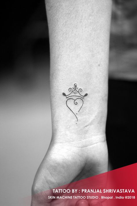 Heart With Crown Tattoo, A Heart Tattoo, Heart With Crown, Crown Tattoos For Women, Queen Crown Tattoo, Small Crown Tattoo, Tattoos Heart, Crown Tattoos, Army Tattoos