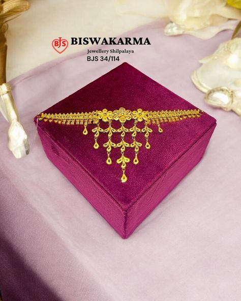 BJS 🤩Exclusive Choker Collection😲 Hurry Up🤷🏻‍♀️Booking Now💁🏻‍♀️Please WhatsApp 👉9874085669 Unique Gold Jewelry Designs, Unique Gold Jewelry, Bridal Necklace Designs, Gold Jewelry Designs, Wedding Shot, Wallpaper Girly, Bridal Gold Jewellery Designs, Gold Jewellery Design Necklaces, Wedding Plan