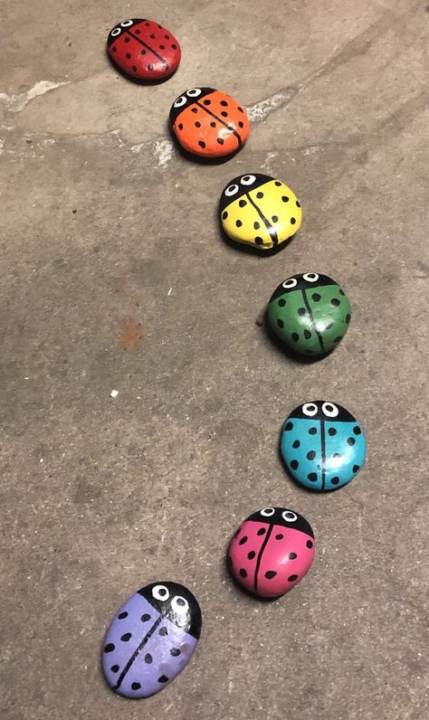 80+ Simple Rock Painting ideas for garden - Hike n Dip Simple Stone Painting, Bug Rock Painting Ideas, Simple Rock Painting Ideas For Beginners, Rock Painting Ladybug, Ideas Con Piedras, Rock Painting Ideas For Garden, Small Rock Painting Ideas, Simple Rock Painting Ideas, Simple Rock Painting