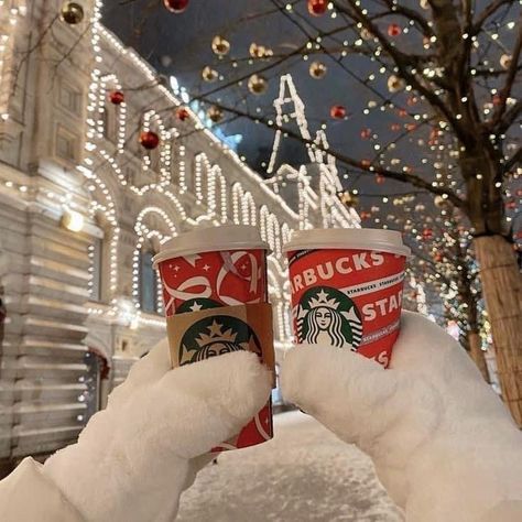 Downtown Girl Christmas, Starbucks Christmas Menu, Christmas In New York, Christmas Playlist, Christmas Dreaming, Nyc Christmas, Starbucks Christmas, My Bucket List, Cosy Christmas