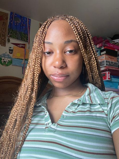 Boho knotless braids with color 27/30 #brownbraids #knotlessboxbraids #blackgirlshairstyles #bohobraids #blackwomenhairstyles #kinyhair 27 Boho Knotless Braids, 27 Knotless Braids, Knotless Braids With Color, Boho Knotless Braids With Color, Braids With Color, Braiding Hair Colors, Boho Knotless Braids, Boho Knotless, Woman Hairstyles