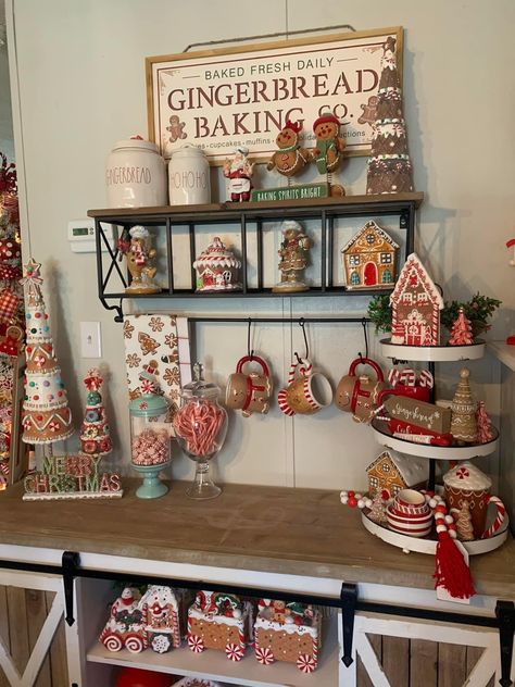 Christmas Bakery Decor, Gingerbread Christmas Decor Kitchen, Gingerbread Christmas Kitchen, Gingerbread Retail Display, Christmas Bakery Kitchen Decor, Gingerbread Decorating Ideas, Rae Dunn Christmas Display, Holiday Bars, Gingerbread Tiered Tray