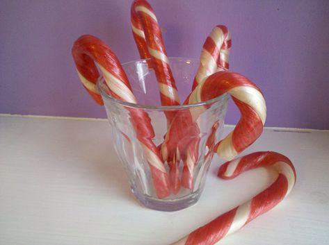 Homemade Candy Canes, Candy Cane Recipe, Hot Candy, Cooking Projects, Sweat Equity, Sweet Sweat, Diy Cooking, Christmas Homemade, Homemade Candy