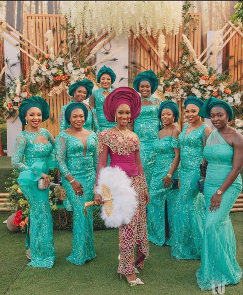 Asoebi Styles Lace Traditional Weddings, Asoebi Styles Lace, Nigerian Bridesmaid Dresses, Nigerian Wedding Dresses Traditional, Lace Styles For Wedding, Wedding Dresses Traditional, Igbo Traditional Wedding, Nigerian Wedding Dress, Aso Ebi Lace Styles