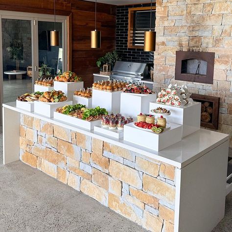 Food Spreads For Parties, Birthday Food Set Up, Pastry Buffet, Outdoor Party Food Setup Display, Event Food Display, Christmas Catering, Catering Platters, Food Display Stands, Party Buffet Table