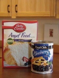 Serve with whipped cream - only 2 ww points per serving! 1 box of angelfood cake mix 1 can of blueberry pie filling Mix angelfood cake mix with blueberry pie filling. Do not add anything else on the cake mix package. Put into a 13x9 inch pan and bake per the package directions. Top with whipped cream. Serving Size: 16 pieces 2 Ingredient Cake, Berry Cake Recipe, Angel Food Cake Mix, 2 Ingredient Cakes, Angel Food Cake Desserts, Weight Watcher Desserts, Fruit Pie Filling, Angel Food Cake Mix Recipes, Ww Freestyle