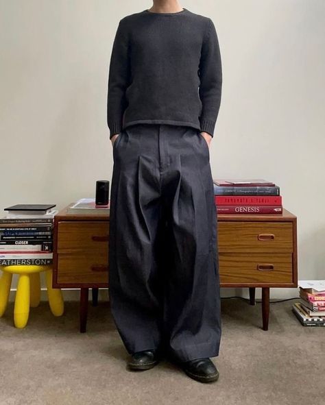 Work Pants Aesthetic, Maison Margiela Outfit Men, Preppy Black Outfit, Japanese Man Fashion, Striped Pants Aesthetic, Wide Pants Outfit Men, Bisexual Men Fashion, Dress Pants Outfits Men, Norm Core Outfits