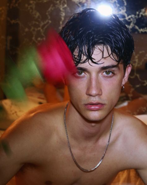 60.1k Likes, 1,163 Comments - JACOB BIXENMAN (@jacobbix) on Instagram: “Room 122 @hadar_pitchon ” Queer Fashion Guys, Jacob Bixenman, Indie Magazine, Queer Fashion, Holly Black, Troye Sivan, Hazel Eyes, Interesting Faces, Face Claims