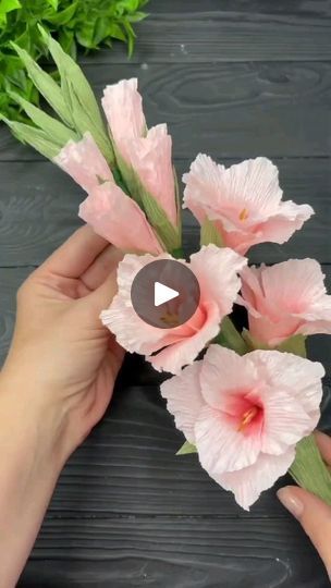 Crepe Paper Flowers Tutorial, Giant Flowers Diy, Origami Flowers Tutorial, Crepe Paper Crafts, Crepe Paper Flowers Diy, Diy Christmas Ornaments Easy, Gladioli, Flowers Craft, Handmade Paper Crafts