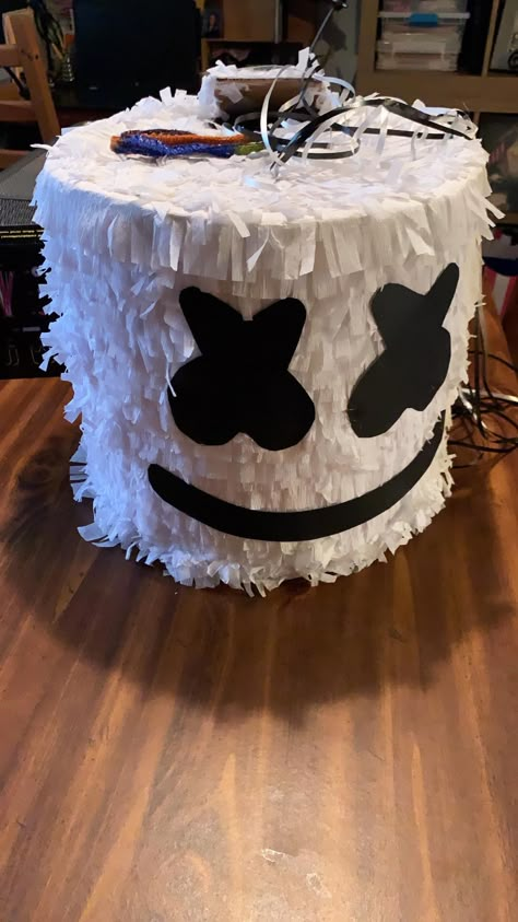 Marshmello piñata Fortnite Marshmellow Cake, Marshmello Party Decoration, Fortnite Birthday Party Ideas Food, Dj Marshmello Party Ideas, Marshmello Cake, Marshmallow Birthday, Wrestling Birthday Parties, Wrestling Birthday, Wwe Birthday Party