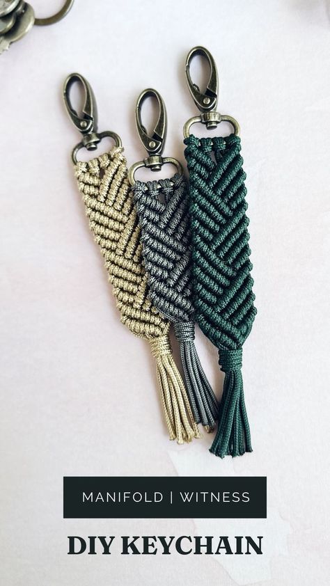 Keychain Diy Easy, Paracord Macrame, Macrame Easy, Make Your Own Keychain, Paracord Projects Diy, Boho Keychain, Macrame Knots Pattern, Paracord Keychain, Modern Crochet Patterns