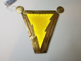 Le blog d'evy: How to make the SHAZAM lightning bolt with lights! Geeky DIY! Superhero costume! Lightning Bolt Costume, Shazam Costume, Diy Superhero Costume, Diy Superhero, Captain Marvel Shazam, Diy Cosplay, World Book Day Costumes, Book Day Costumes, Superhero Costume