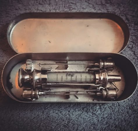 Victorian / edwardian antique syringe in original case Antique Syringe, Lobotomy Tools, Apothecary Studio, Medic Aesthetic, Victorian Medicine, Medical Room, Fallout New Vegas Ncr, Old Teddy Bears, Mad Science