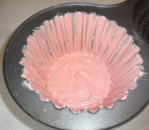 Wilton Cupcake Cake Pan, Jumbo Cupcake Ideas, Large Cupcake Cakes, Giant Cupcake Cake, Base Tutorial, Jumbo Cupcake, Giant Cupcake Cakes, Candy Melt, Big Cupcake