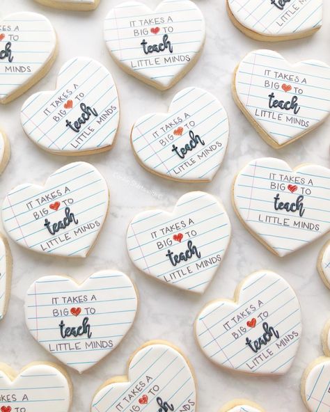 It takes a big ❤️ to teach little minds 👩‍🏫 Loose leaf/ paper heart decorated sugar cookies by Charlotte Gushue of Cookie Starts with C Ece Teacher, Teacher Appreciation Cookies, Appreciation Cookies, Teacher Cookies, Teacher Cakes, Valentine Cookies Decorated, School Cookies, Valentine Sugar Cookies, Royal Iced Cookies