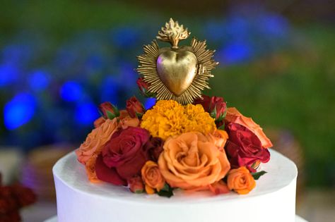 Spanish Style Wedding Cake, Mexican Wedding Cake Toppers, Sacred Heart Cake, Sacred Heart Wedding, Boho Arts, Red And Orange Roses, Mexican Gothic, Vintage Mexican Wedding, Guitar Wedding