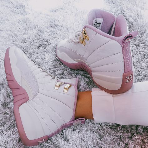 Air Jordan 12 Retro Women Outfit, Jordan 12 Outfits Women, Retro 12 Jordans Outfit, Cute Jordans For Women, Jordan Women, Jordan Shoes For Women, Casual Shoes Women Sneakers, Nike Shoes Women Fashion, Pink Jordans