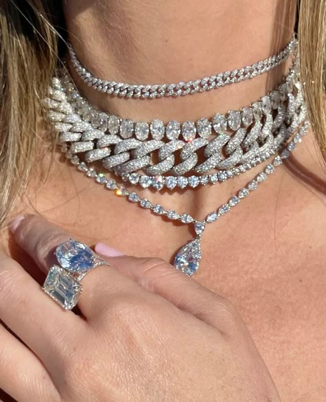 ⁠Diamonds at sunset 🌇 Kylie Jenner Diamond Necklace, Fame Shifting, Mafia Aesthetics, Givenchy Dresses, Daisy Meadows, Rich Jewelry, Future Billionaire, Shay Jewelry, Jewelery Organizer