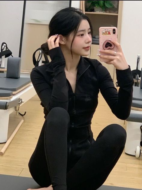 Korean Workout Outfit, Gymwear Outfits, Fitness Inspiration Body, Healthy Girl, Healthy Lifestyle Inspiration, Workout Aesthetic, Body Inspiration, Workout Outfit, Casual Style Outfits