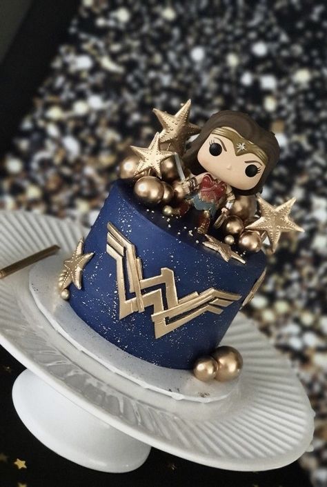 Birthday Cake Wonder Woman, Super Woman Cake, Wonder Woman Cake Ideas, Art Cake Ideas, Wonder Woman Tattoo, Wonder Woman Cake, Wonder Woman Birthday Party, Women Party Ideas, Wonder Woman Party