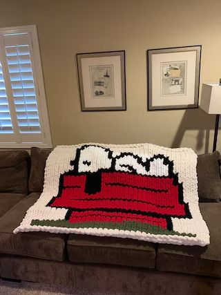 TheblanketqueenGifts - Etsy Canada Snoopy Winter, Chunky Blanket Pattern, Chunky Knit Blanket Pattern, Snoopy Blanket, Chunky Knit Blankets, Chunky Yarn Blanket, Snoopy Dog House, Chunky Crochet Blanket Pattern, Character Blankets