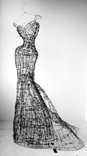 Leigh Pennebaker #art #sculpture #fashion http://artsyforager.wordpress.com/2011/09/12/fashion-forward-art/ Drátěná Socha, Sculptures Sur Fil, Art Fil, Dress Forms, Wire Sculpture, Art Dress, Sculpture Installation, Pics Art, Wire Art