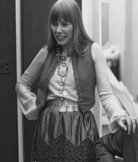 Joni Mitchell Joni Mitchell Style 70s, Joni Mitchell 70s, Joni Mitchell Outfit, Joni Mitchell Style, Women Singers, Both Sides Now, Decades Fashion, Free Man, Joni Mitchell