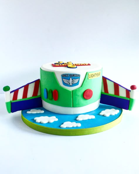 Simple Buzz Lightyear cake Kue Disney, Buzz Lightyear Cake, Lightyear Cake, Buzz Lightyear Birthday Party, Toy Story Birthday Cake, Buzz Lightyear Party, Buzz Lightyear Birthday, Toy Story Theme, Cake Templates