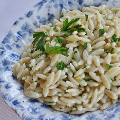 Parmesan Garlic Orzo | "This is something my son even enjoys making." Garlic Orzo, How To Cook Orzo, Pasta Side Dishes, Quick Side Dishes, Orzo Recipes, Pasta Sides, Vegan Italian, Creamy Tomato Sauce, Orzo Pasta