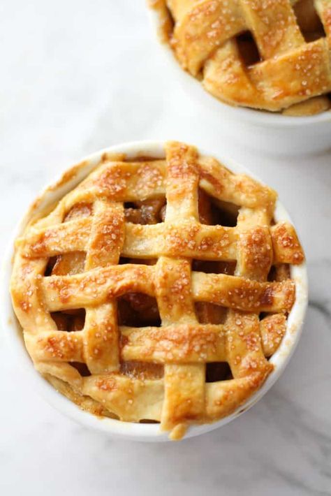 Air Fryer Apple Pies, Small Apple Pies, Individual Apple Pies, Mini Peach Pies, Ramekin Recipe, Apple Pie Crust, Kitchen Hacks Cooking, Mini Cherry Pies, Best Apples For Baking