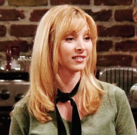 Phoebe Buffay Haircut, Styling Moodboard, Lisa Kudrow Friends, Phoebe Buffay Outfits, 90s Characters, Lisa Kudrow, Crush Crush, Dyed Blonde Hair, Phoebe Buffay