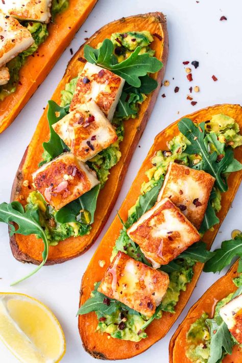 Level up your toast game with sweet potato toasts. Baked in the oven or in your toaster. It’s a delicious healthy breakfast, lunch, or snack. Sweet Potato Snacks, Delicious Healthy Breakfast, Raw Sweet Potato, Potato Toast, Sweet Potato Slices, Sweet Potato Toast, Yummy Healthy Breakfast, Sweet Potato Breakfast, Vegetarian Cooking